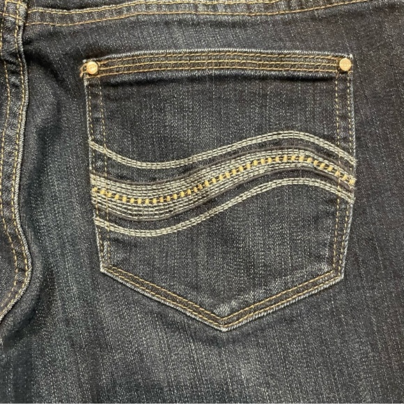 White House Black Market Dark Wash Noir Jeans. Size 4 - Picture 4 of 7